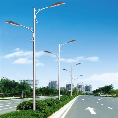 重慶路燈生產(chǎn)廠家：太陽(yáng)能路燈具有哪些特性